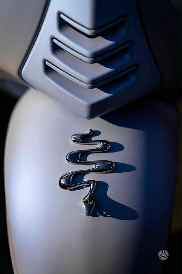 Piaggio Vespa, scooters / mopeds