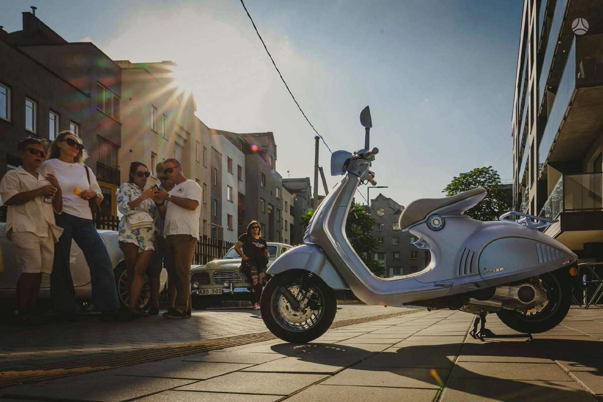 Piaggio Vespa, scooters / mopeds