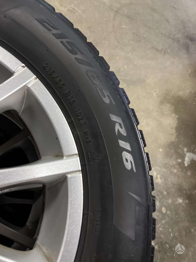Pirelli ICE ZERO, зимние 215/65 R16