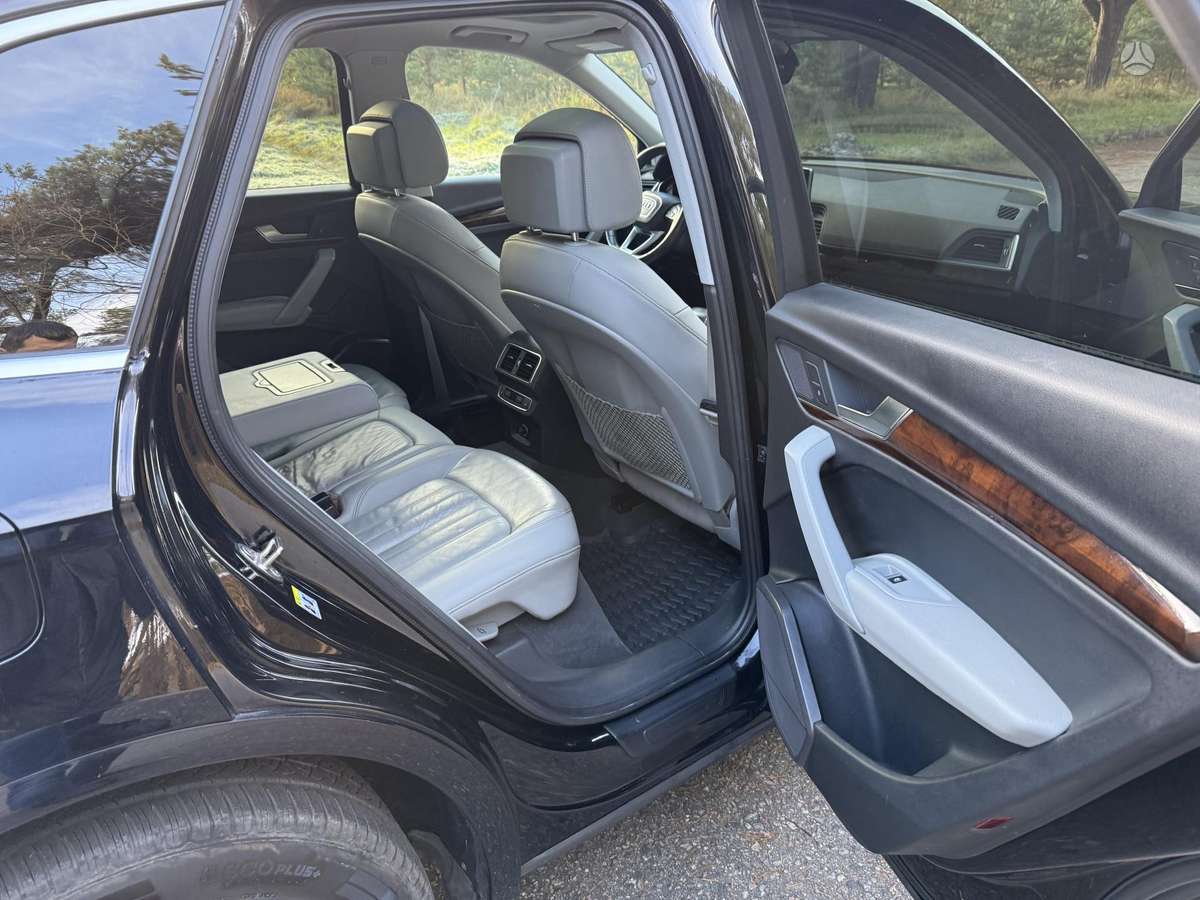 Audi Q5, 2.0 l., Минивэн