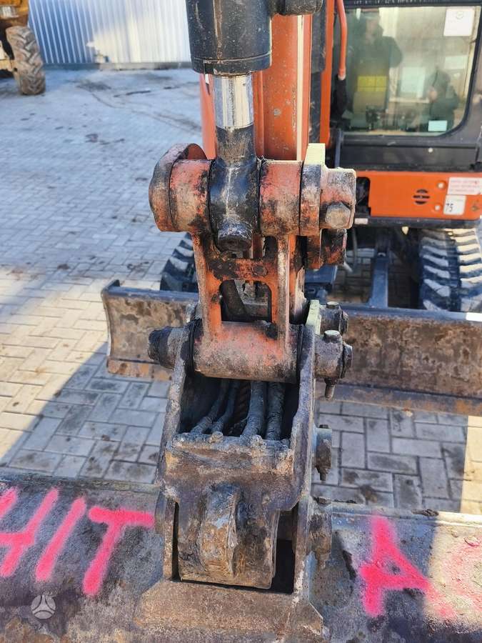 Hitachi ZX33U-6 CLR, мини-экскаваторы