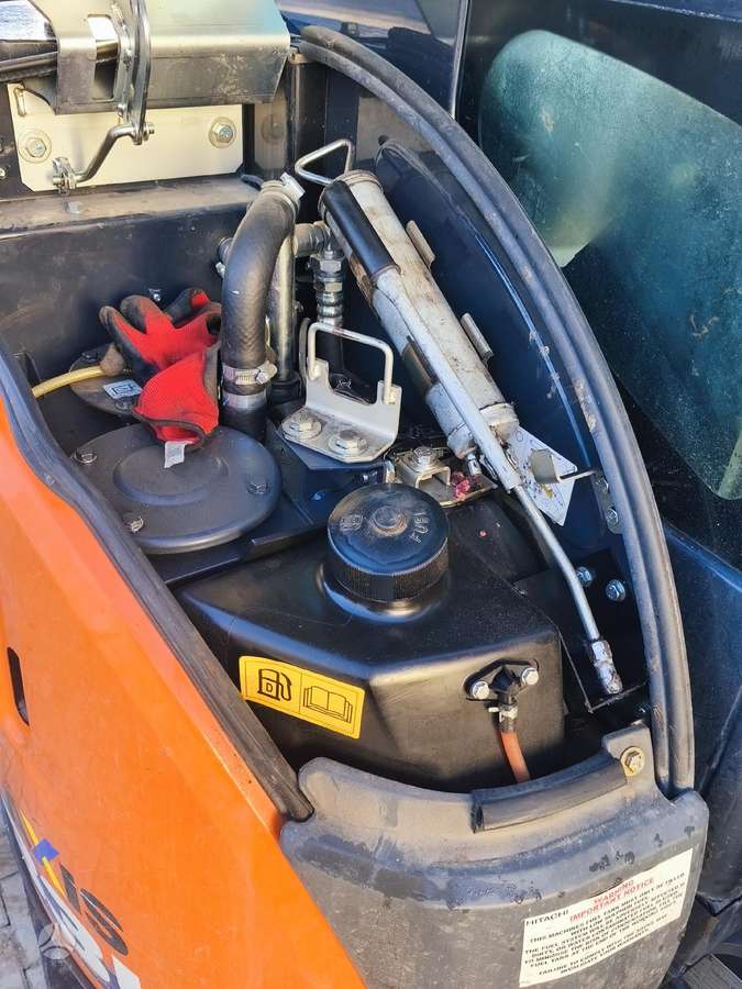 Hitachi ZX33U-6 CLR, мини-экскаваторы