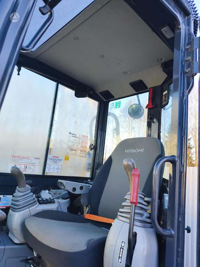 Hitachi ZX33U-6 CLR, мини-экскаваторы