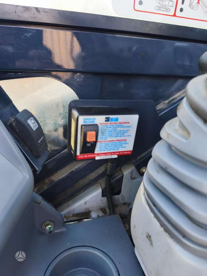 Hitachi ZX33U-6 CLR, мини-экскаваторы