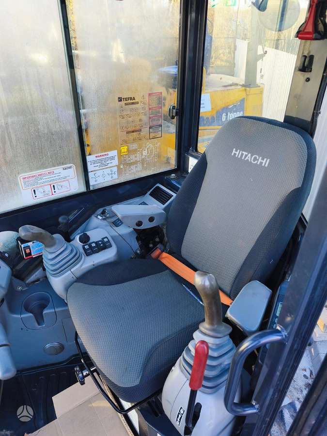 Hitachi ZX33U-6 CLR, мини-экскаваторы