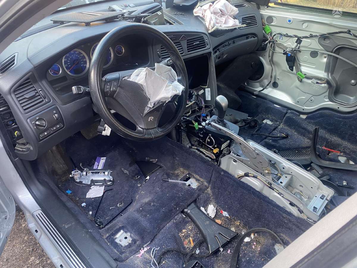 Volvo V70 variklio detalės