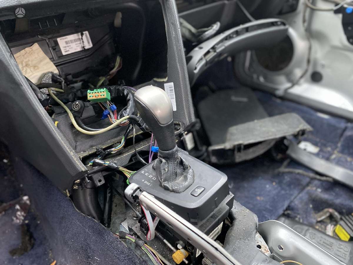 Volvo V70 variklio detalės