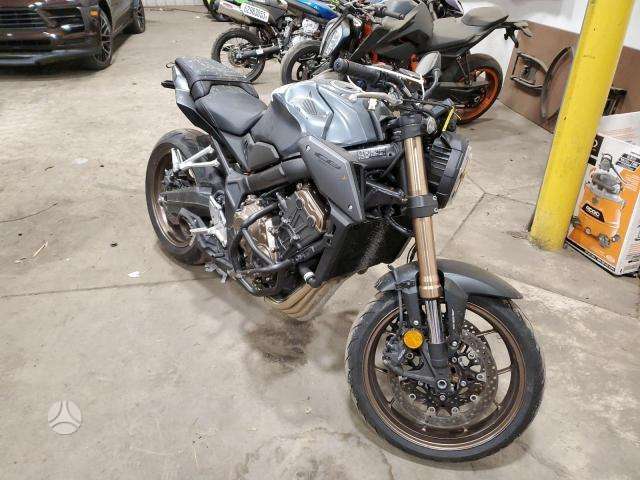 Honda CB, street / classic
