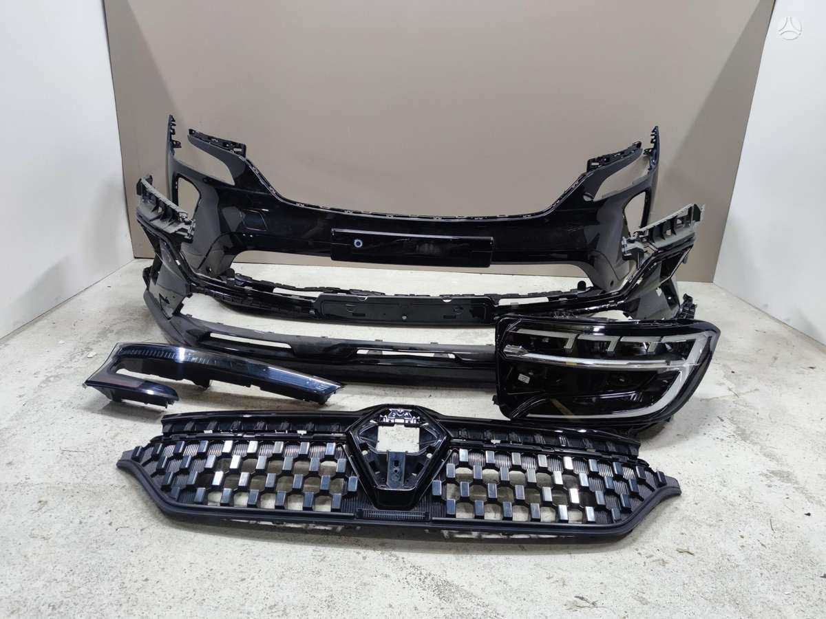 Renault Austral bumpers, lights, front grill