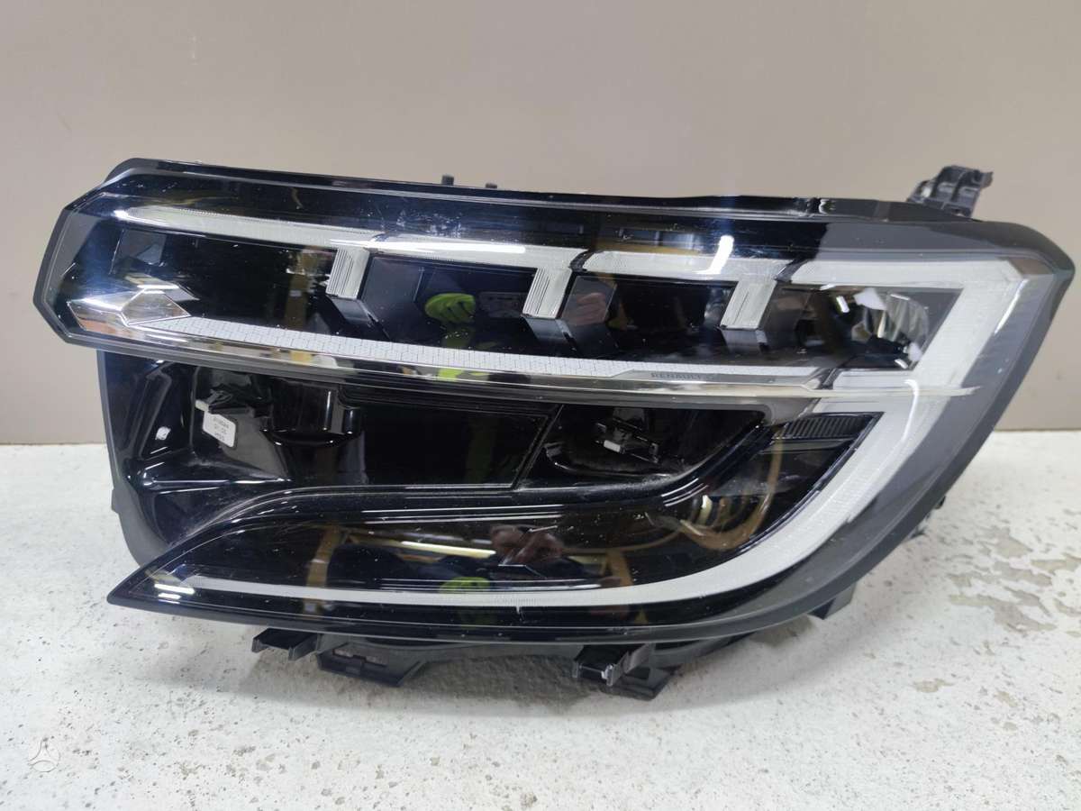 Renault Austral bumpers, lights, front grill