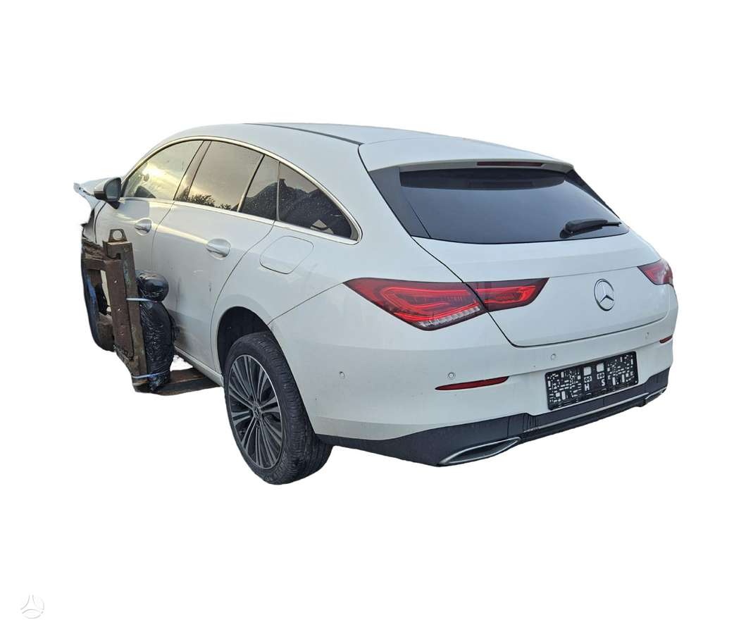 Mercedes-Benz CLA klasė Dalimis