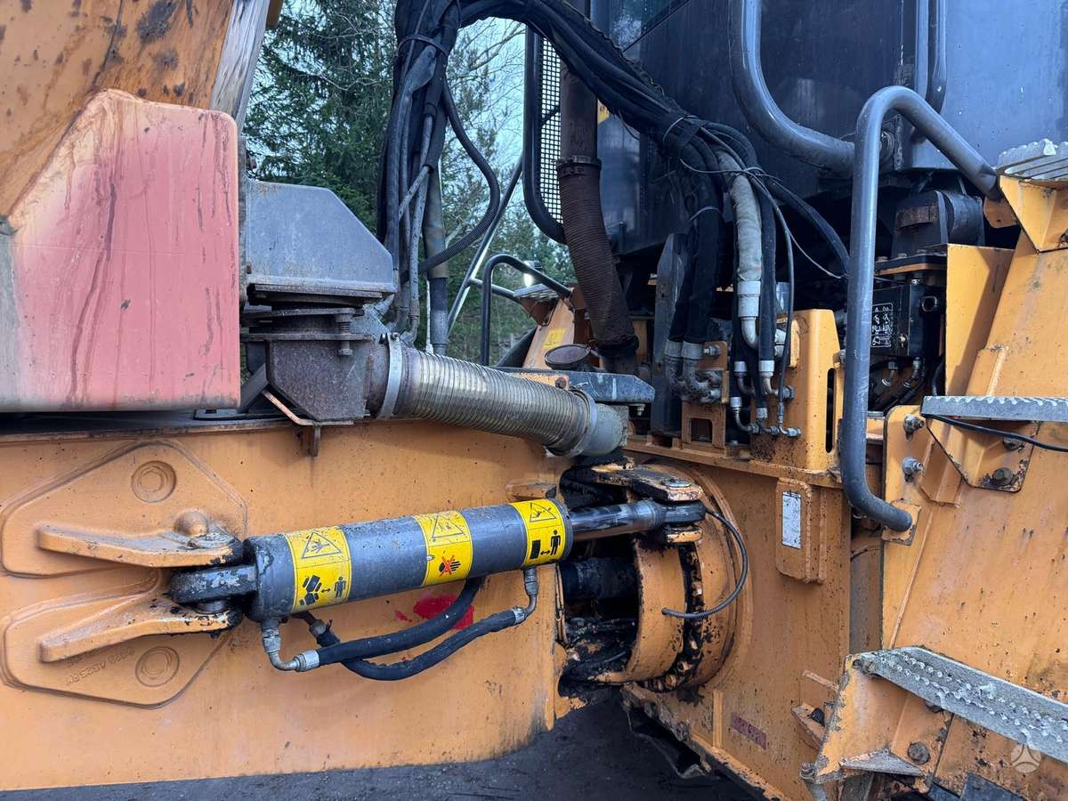 Case 330B, dumpers / tippers
