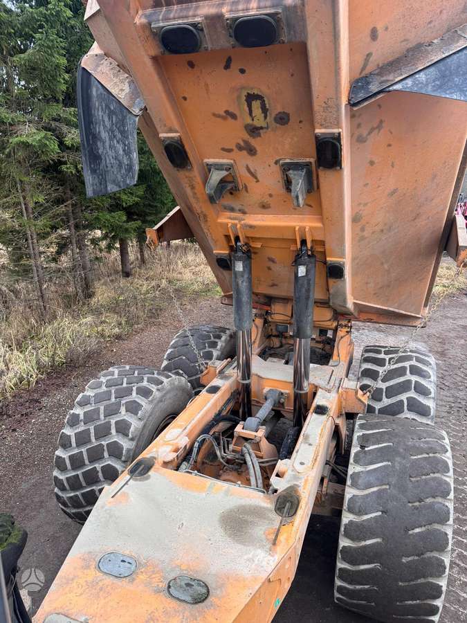 Case 330B, dumpers / tippers