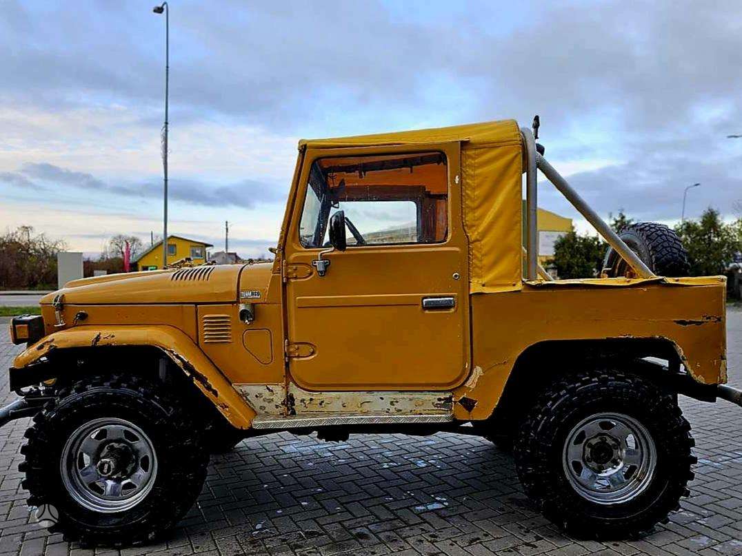 Toyota Land Cruiser - 4
