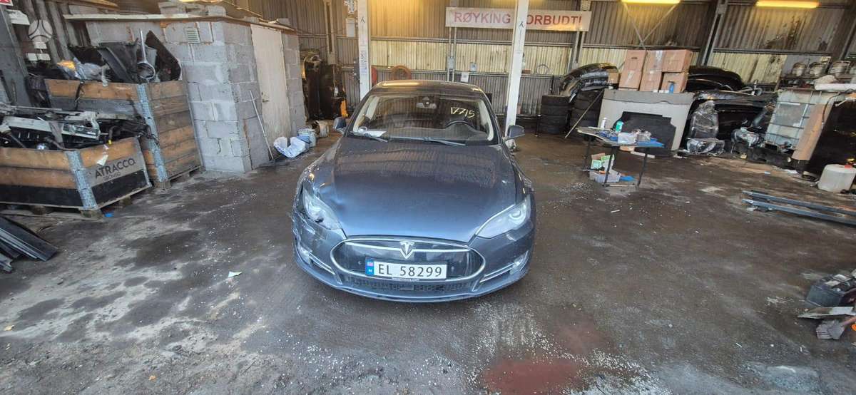 Tesla Model S по частям