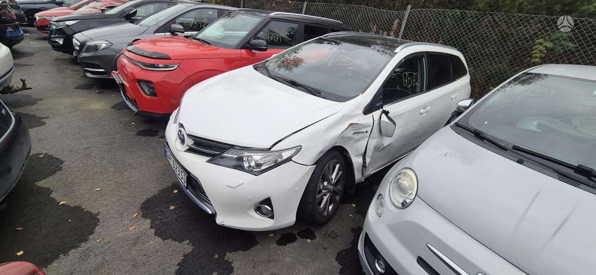 Toyota Auris dalimis