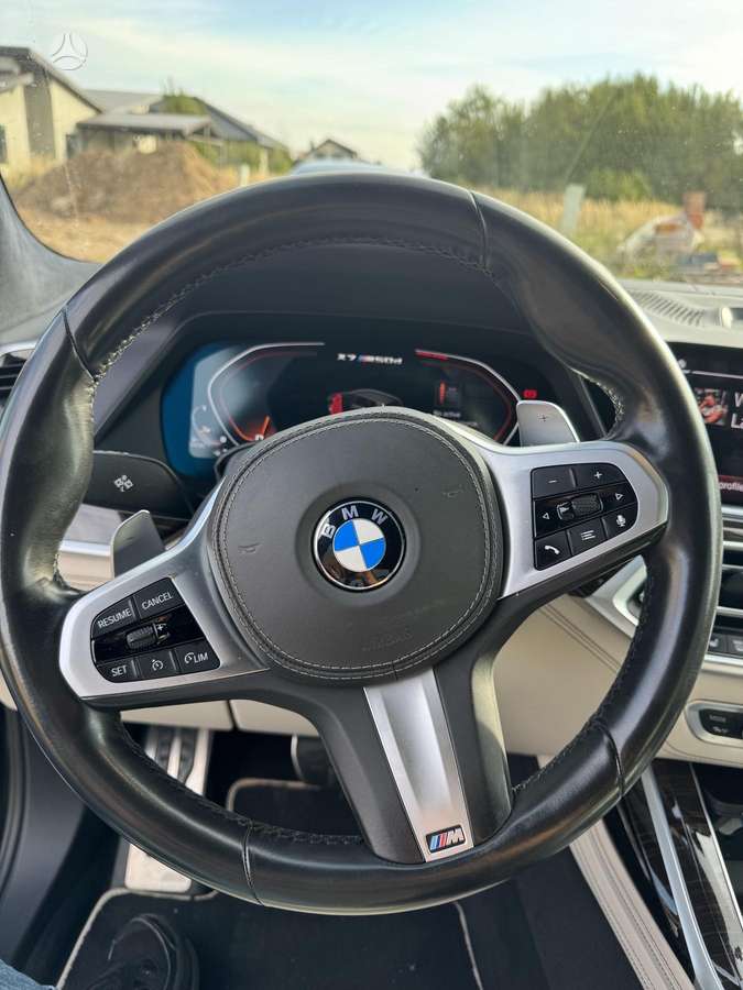BMW X7 steering wheel