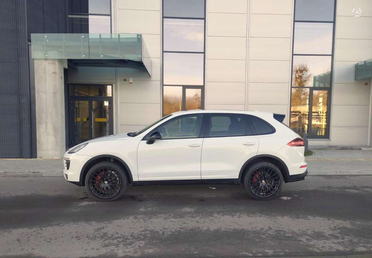 Porsche Cayenne - 1