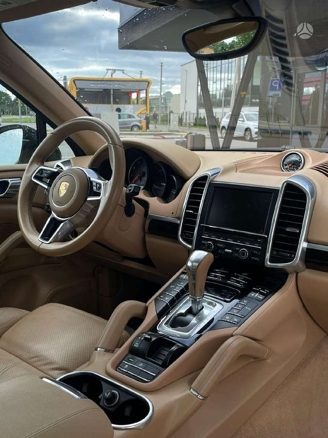 Porsche Cayenne - 9