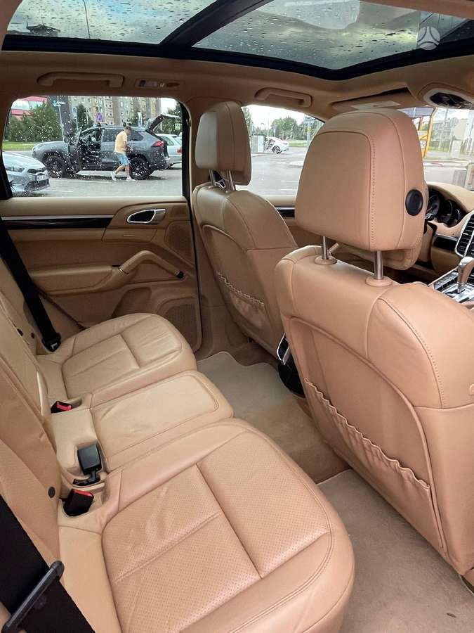 Porsche Cayenne - 10