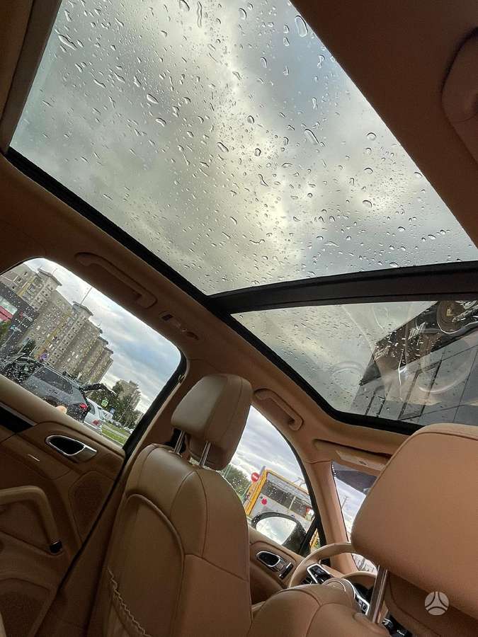 Porsche Cayenne - 11