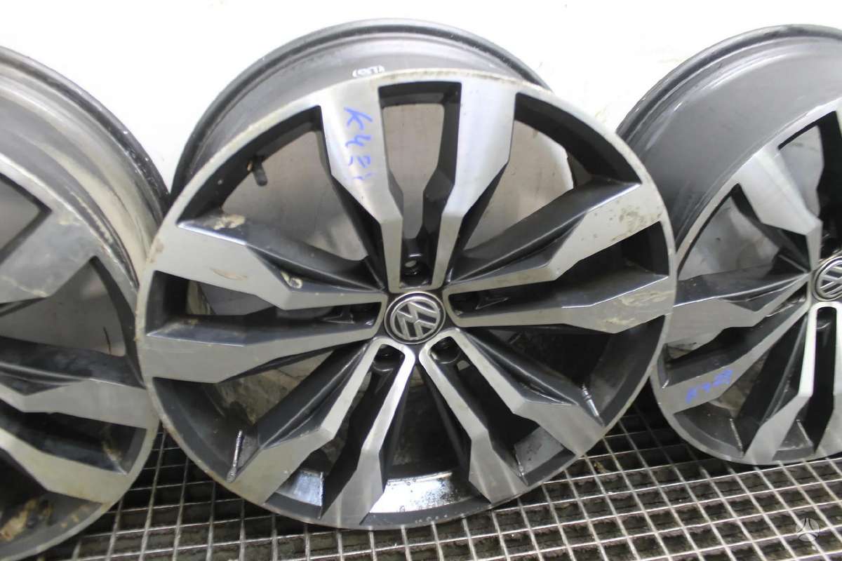 Volkswagen Tiguan, light alloy, R20