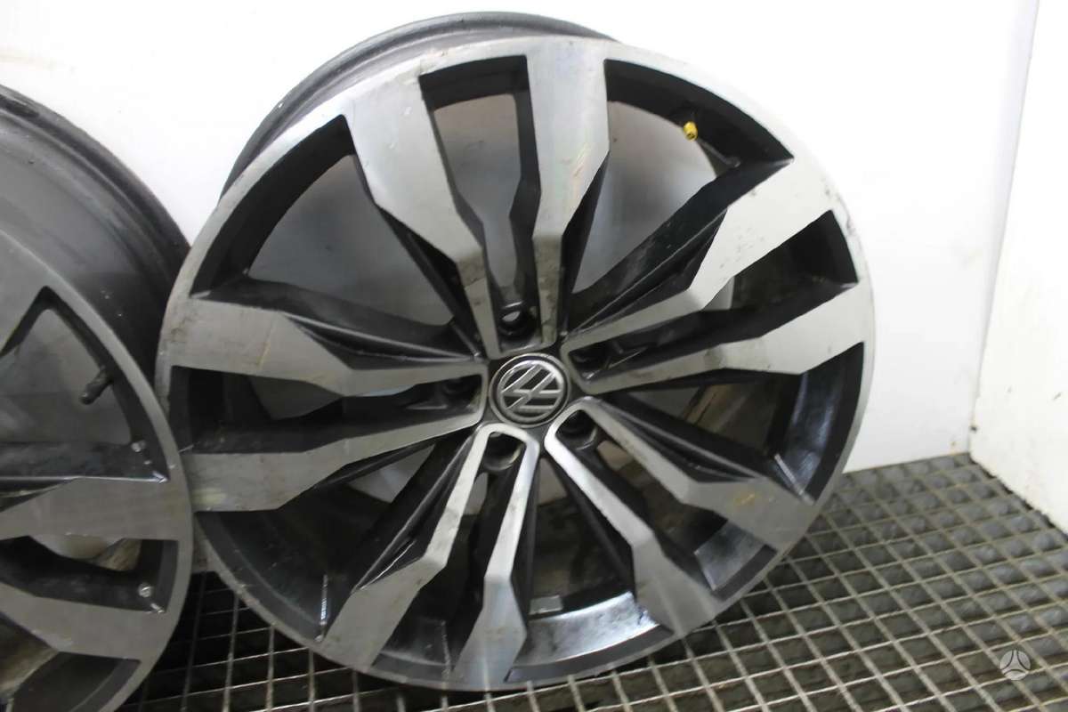 Volkswagen Tiguan, light alloy, R20