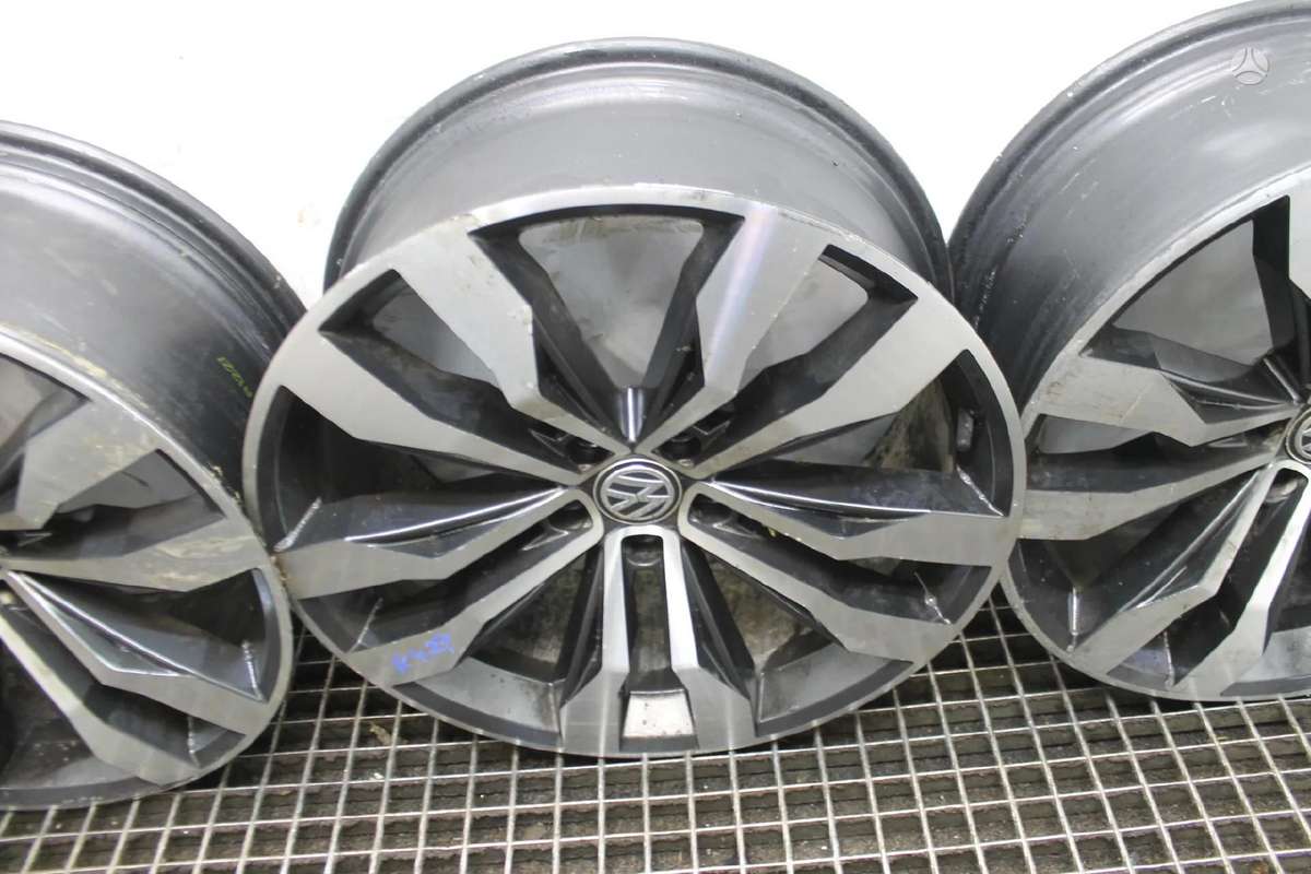 Volkswagen Tiguan, light alloy, R20