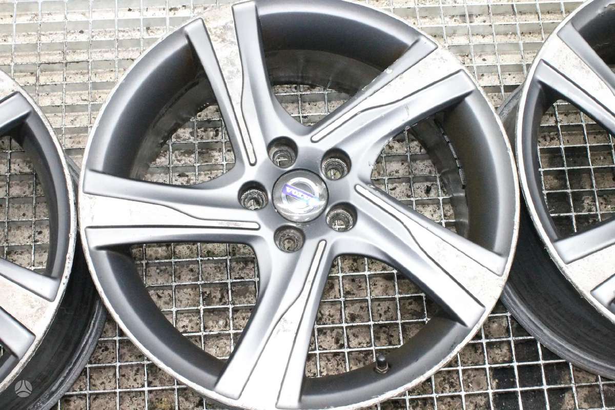 Volvo V60, lengvojo lydinio, R18