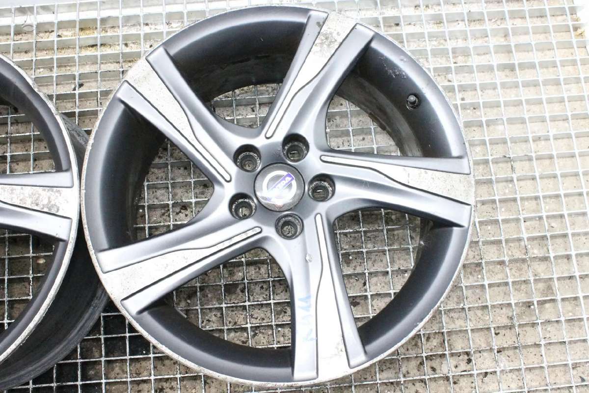 Volvo V60, lengvojo lydinio, R18