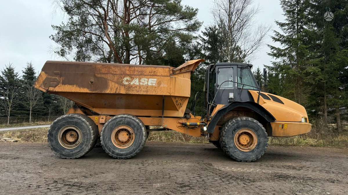 Case 330B, dumpers / tippers