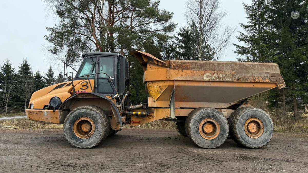 Case 330B, dumpers / tippers