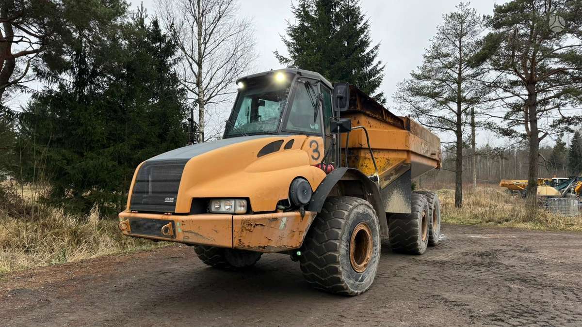 Case 330B, dumpers / tippers