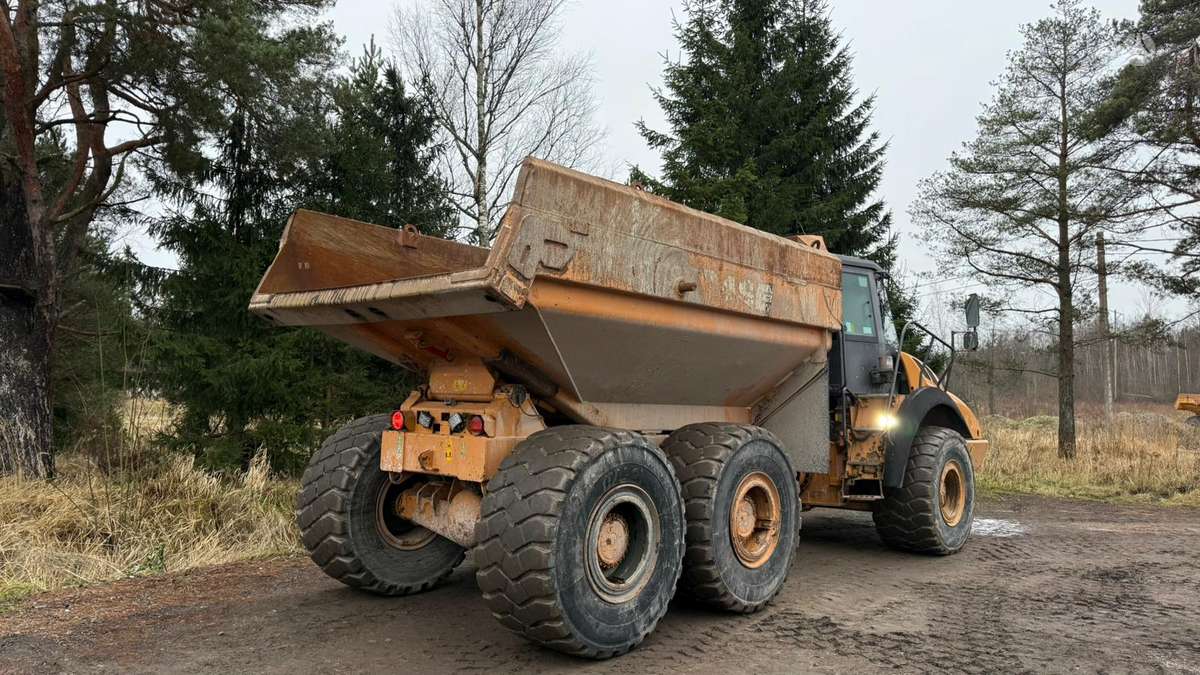 Case 330B, savivarčiai (dumper'iai)