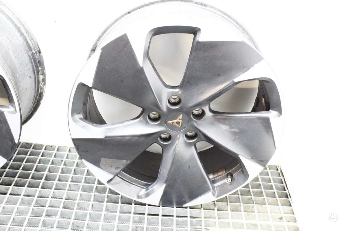 Cupra BORN, light alloy, R19