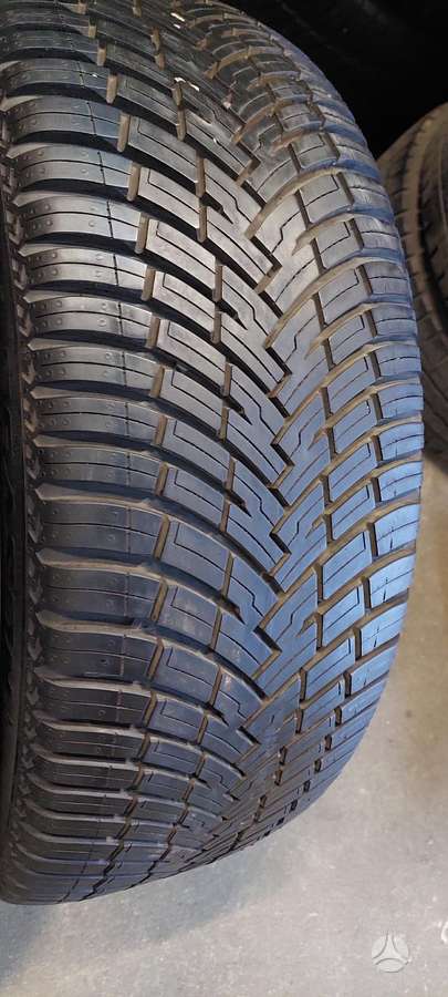 Pirelli, all-season 225/45 R19
