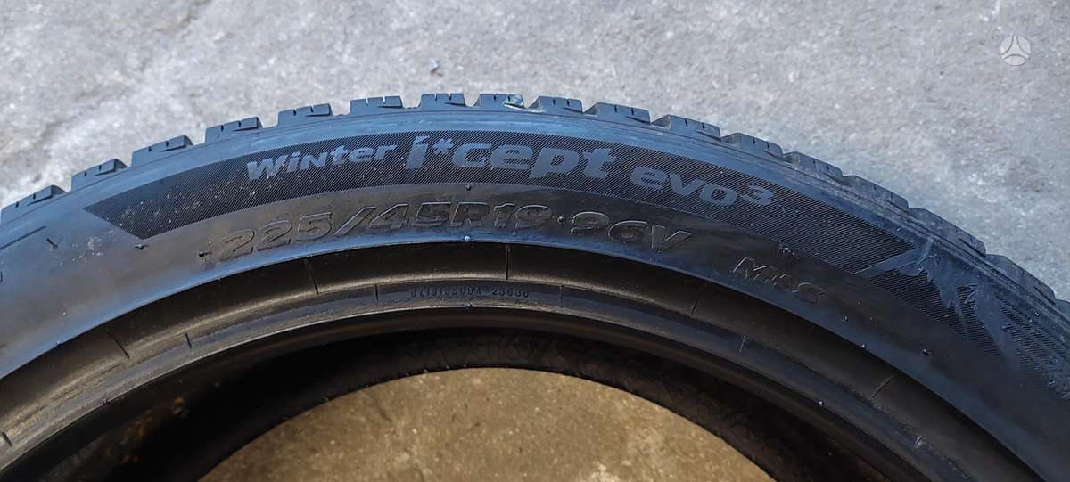Hankook, žieminės 225/45 R19