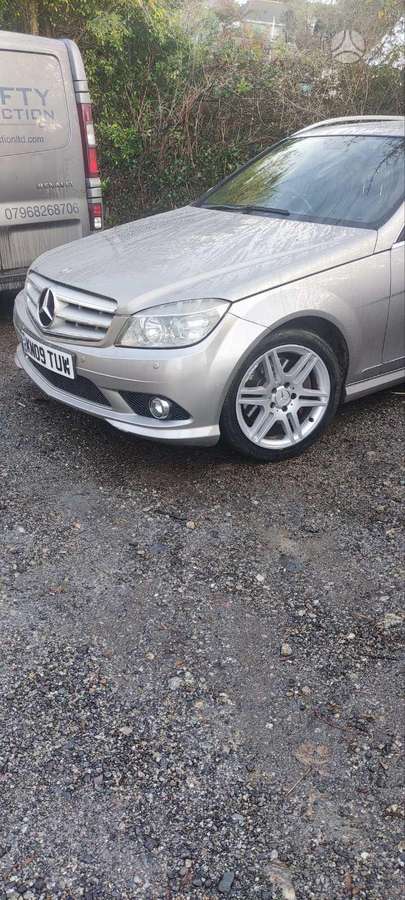 Mercedes-Benz C320 dalimis