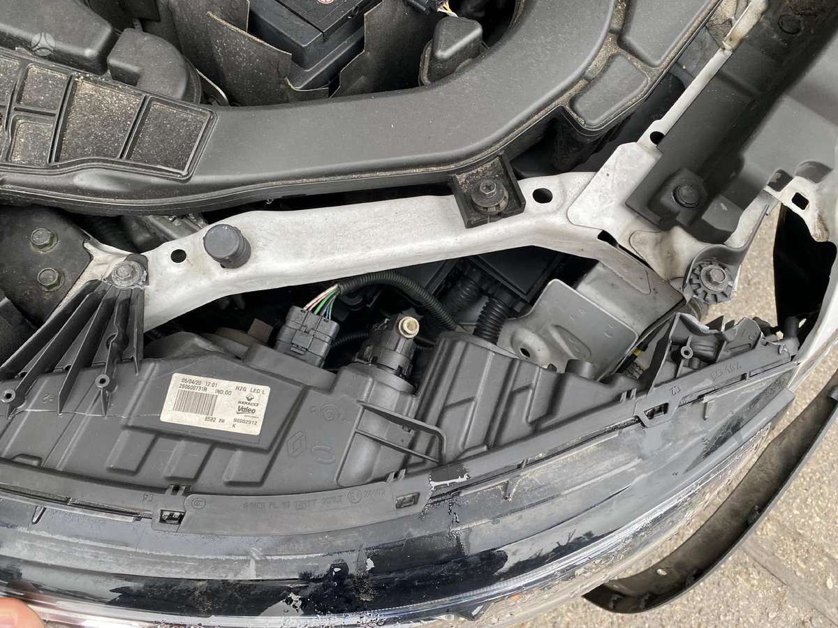 Renault Koleos dalimis. Ne 4x4 no 4x4