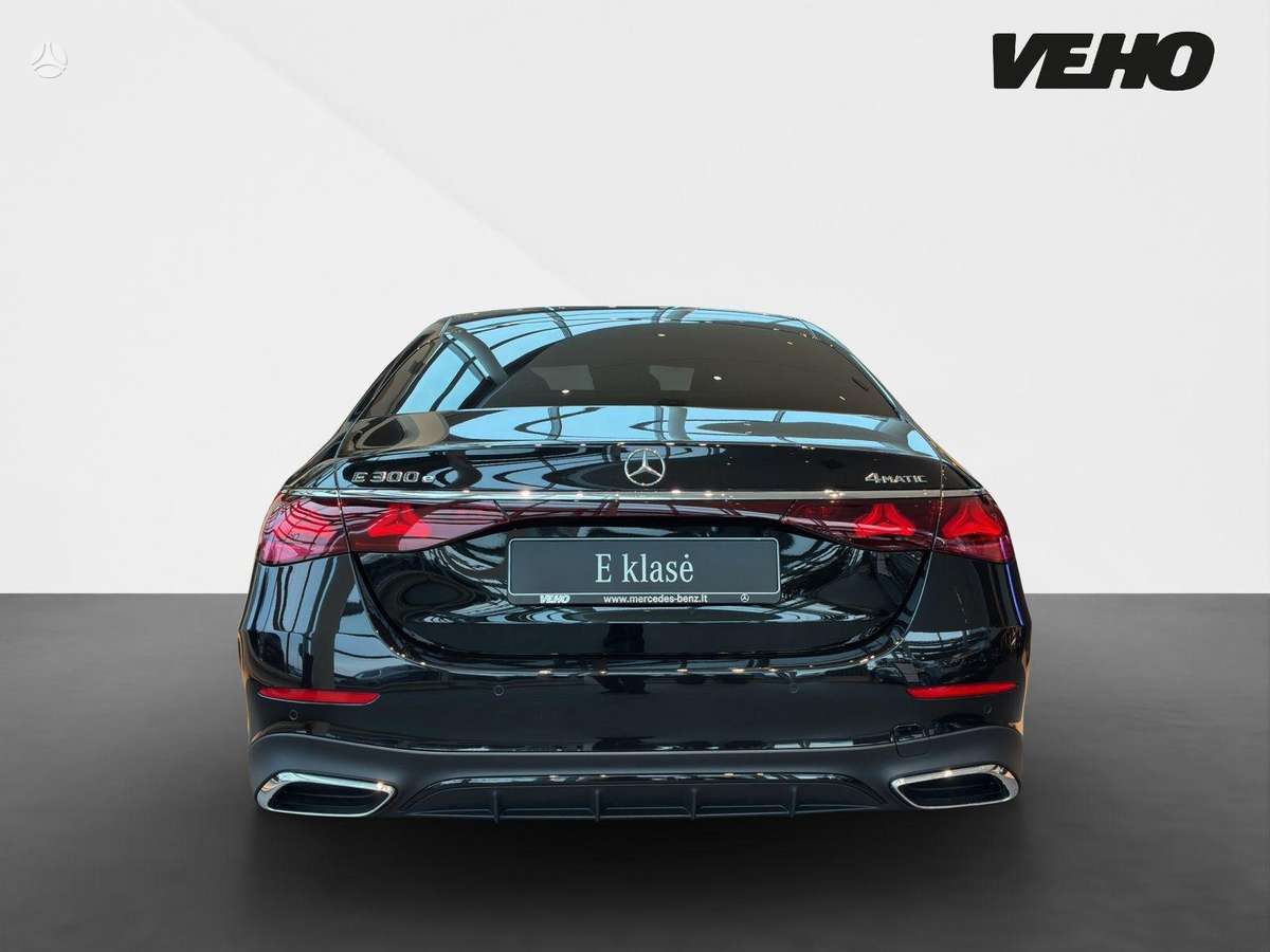 Mercedes-Benz E300, 2.0 l., saloon / sedan