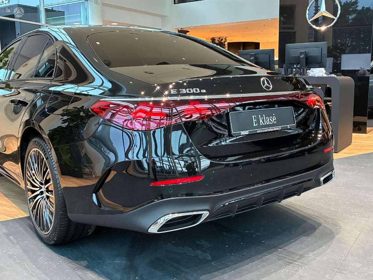 Mercedes-Benz E300, 2.0 l., saloon / sedan