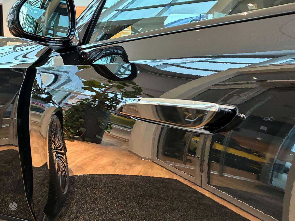 Mercedes-Benz E300, 2.0 l., saloon / sedan