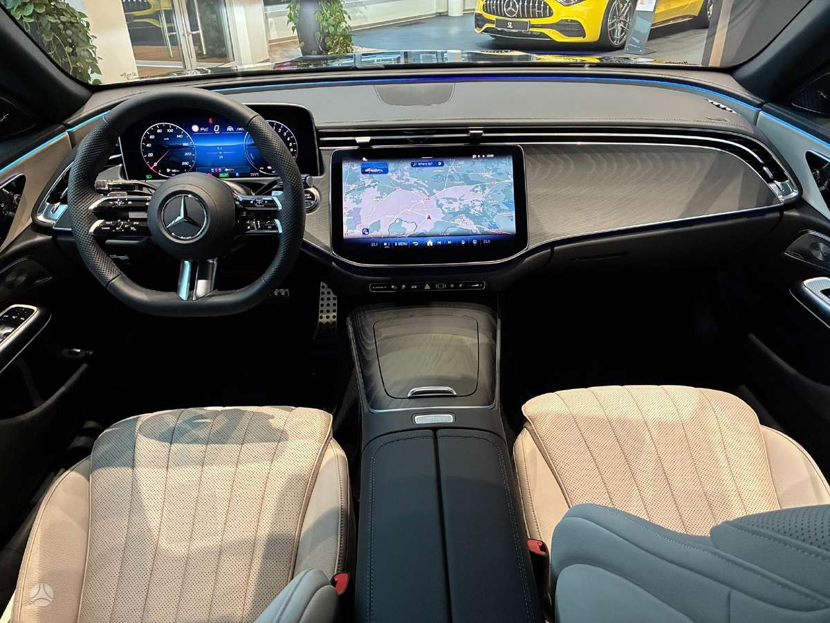 Mercedes-Benz E300, 2.0 l., saloon / sedan