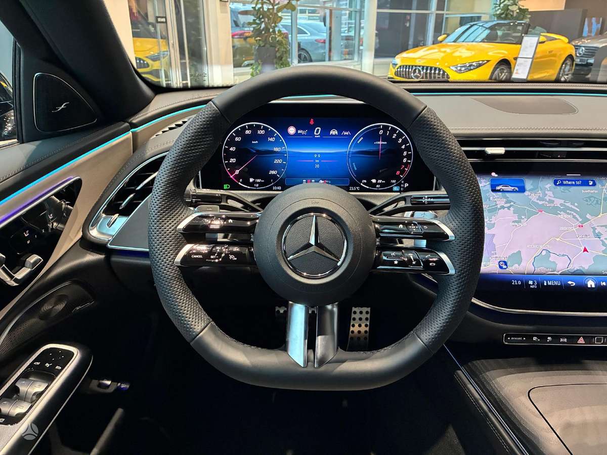 Mercedes-Benz E300, 2.0 l., saloon / sedan