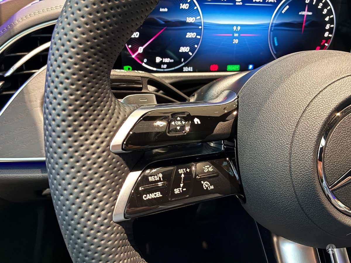 Mercedes-Benz E300, 2.0 l., saloon / sedan