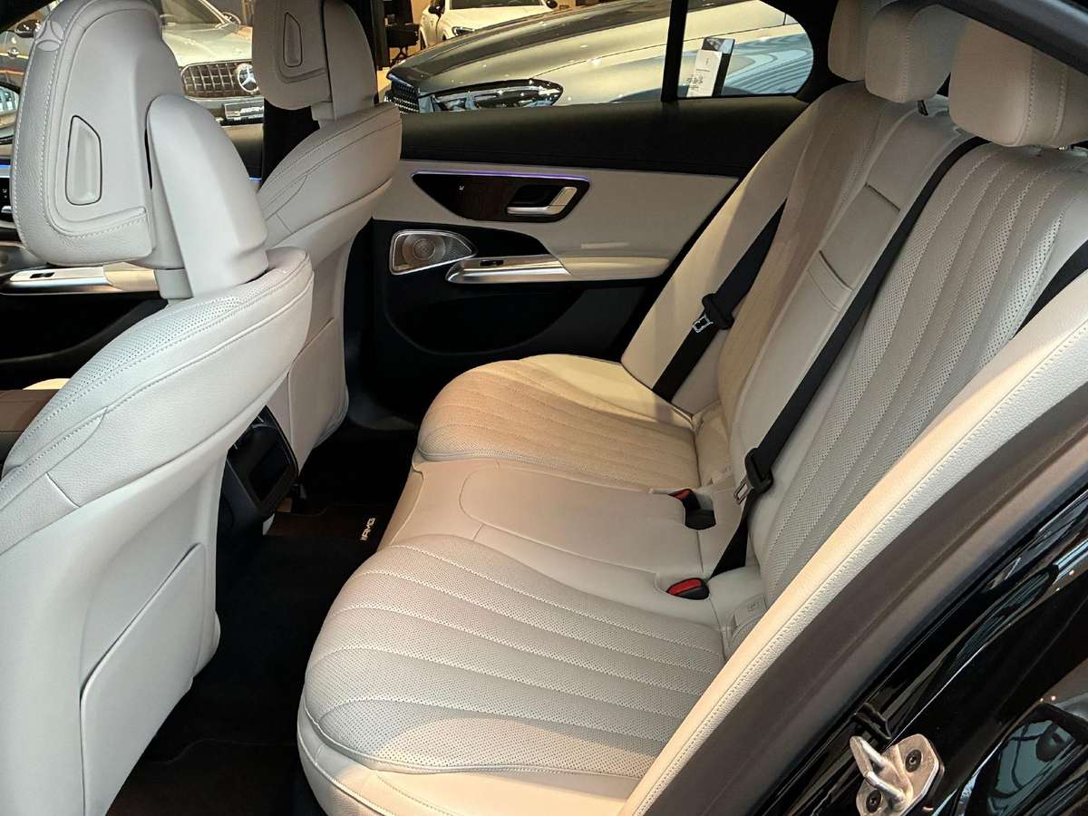 Mercedes-Benz E300, 2.0 l., saloon / sedan
