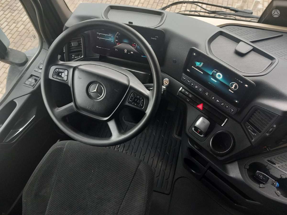 Mercedes-Benz Actros 1845 LS Big Space, double sleeper