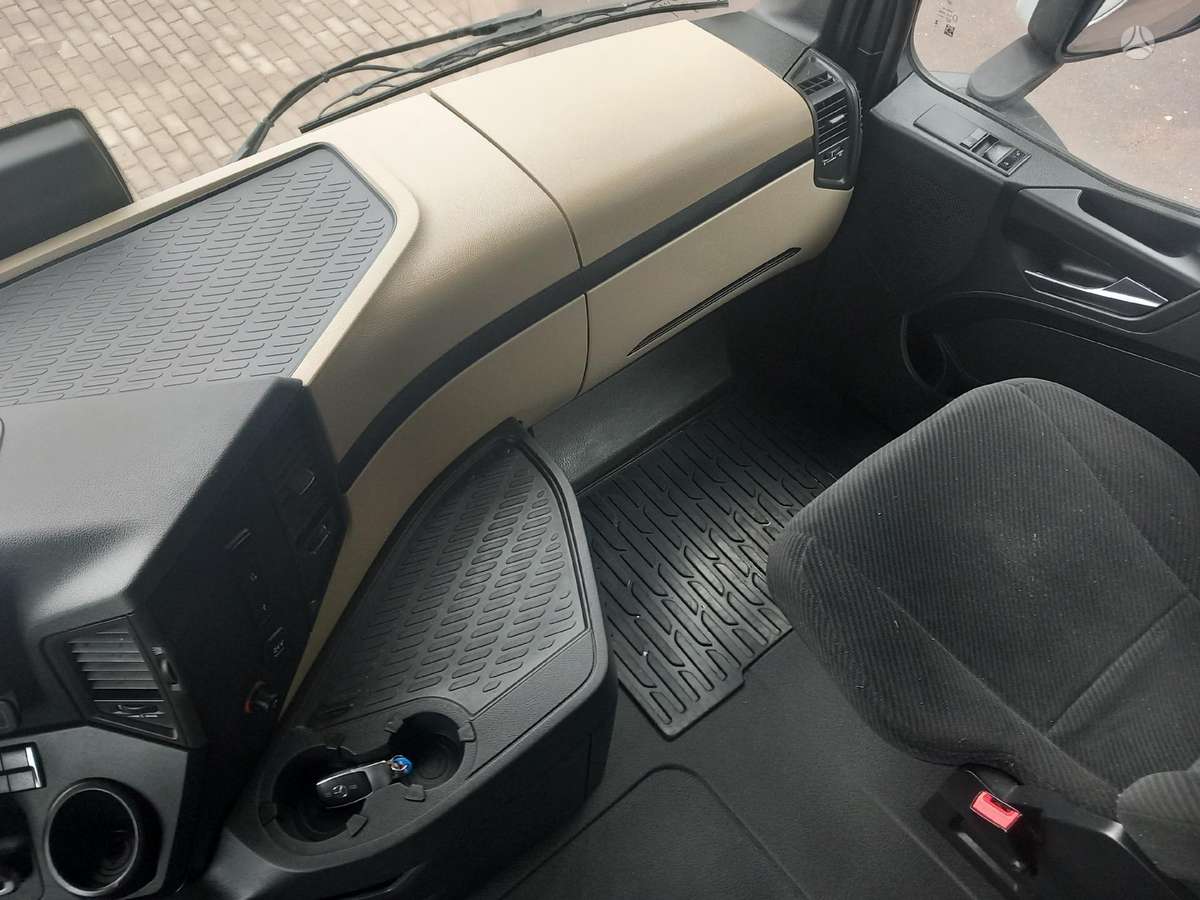 Mercedes-Benz Actros 1845 LS Big Space, double sleeper