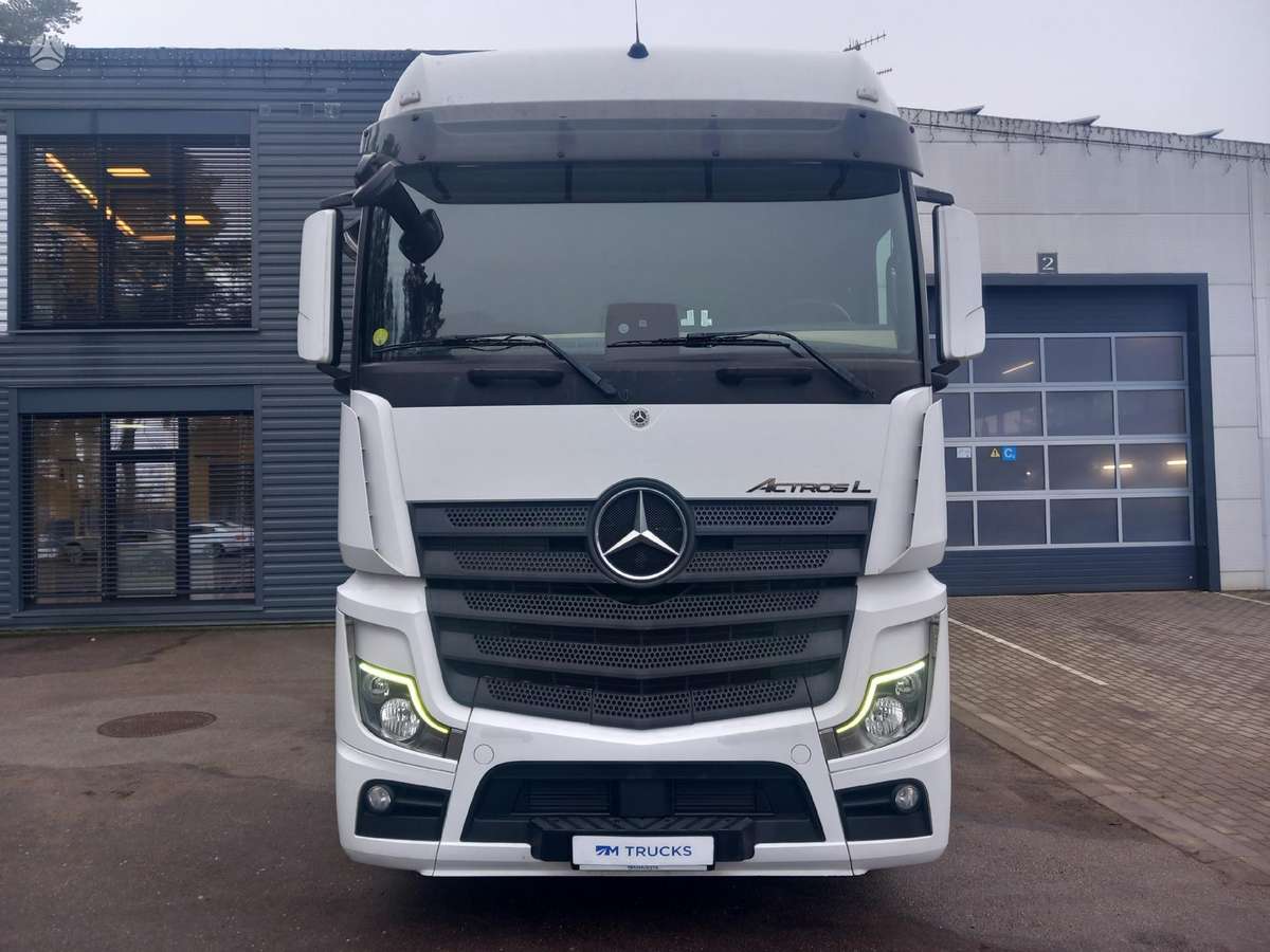 Mercedes-Benz Actros 1845 LS Big Space, double sleeper