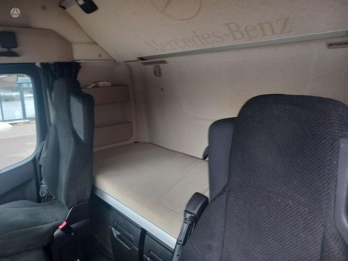 Mercedes-Benz Actros 1845 LS Big Space, double sleeper